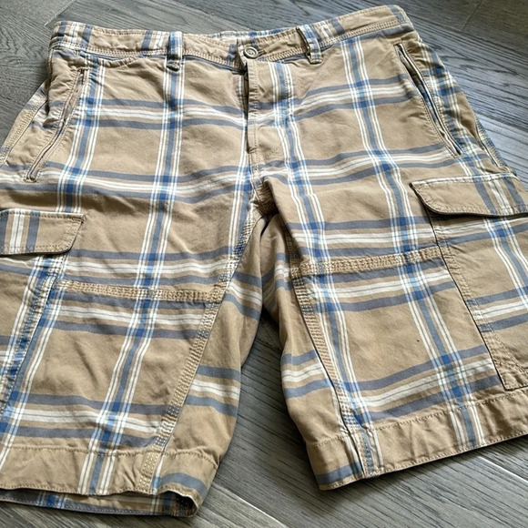 Diesel | Vintage early 2000’s checkered tan and blue cargo shorts - Picture 2 of 13
